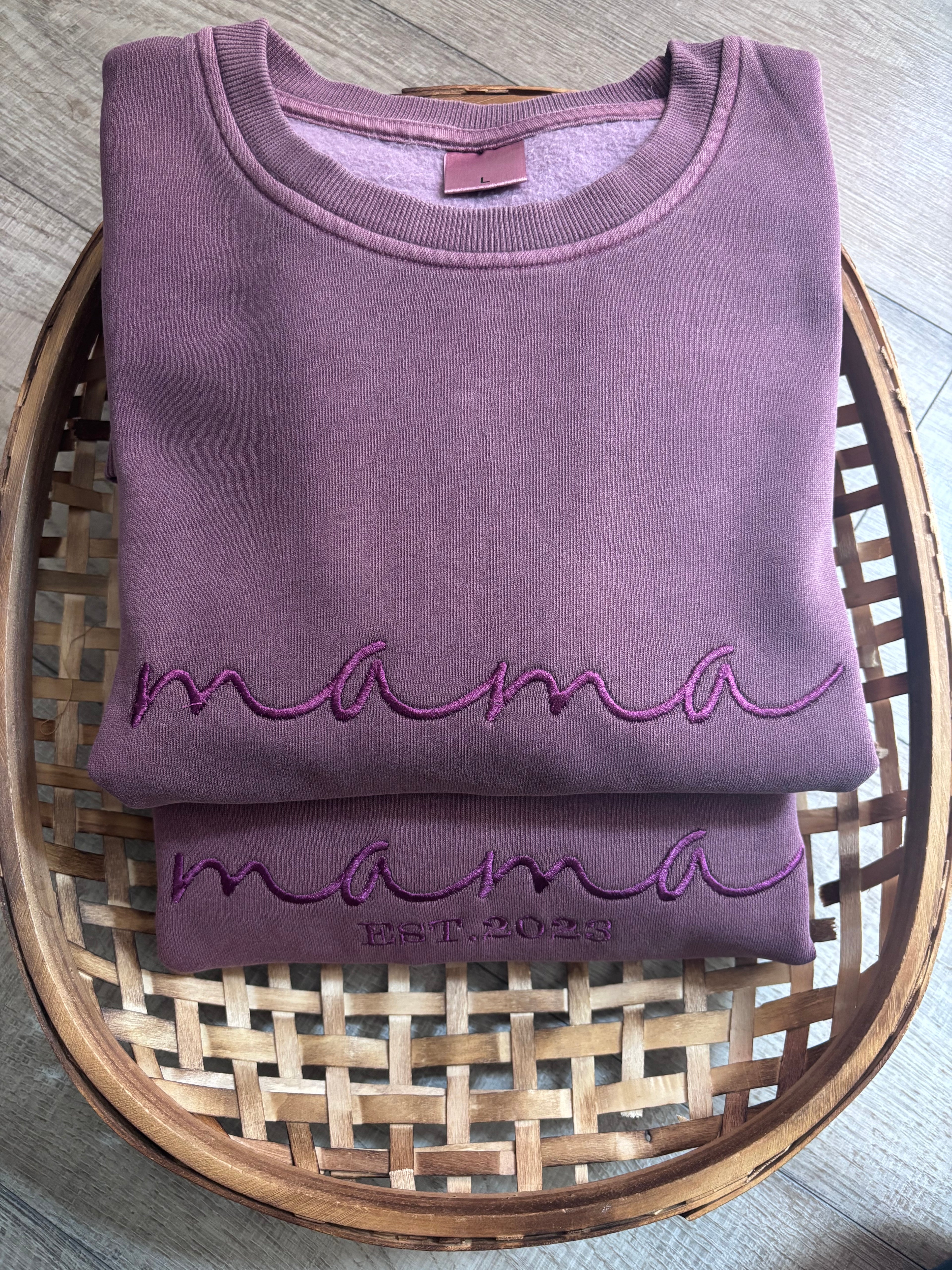 Cursive MAMA Sweatshirt